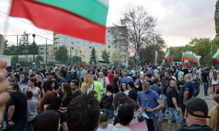 Граждани отново на протест срещу бежанците