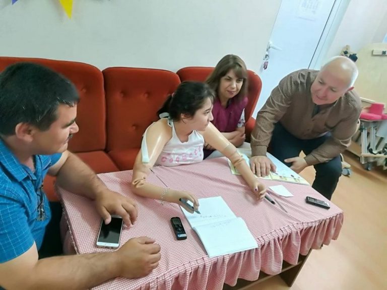 За първи път в България бе протезирано дете, родено без горни и долни крайници