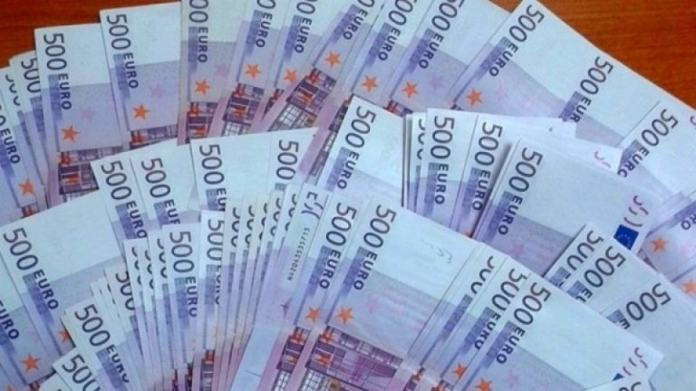 Жена, „облечена“ в 48 000 евро, беше спряна на пункт Калотина