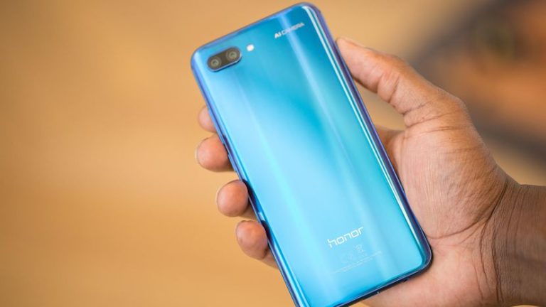 Най-новият флагман Honor 10 достигна 3 милиона продажби(Видео)