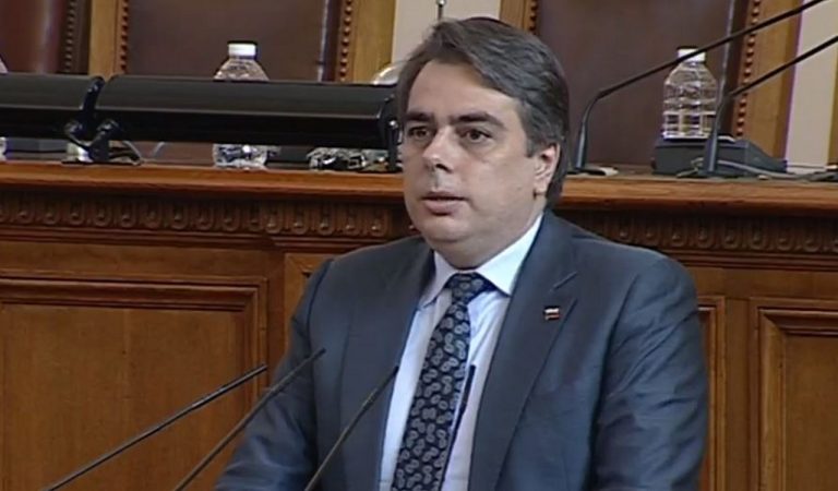 Депутатите не можаха да изберат председател на НС: Асен Василев излезе с предложение