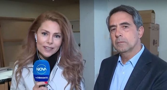 Плевнелиев избра да гласува на хартия: Отправи призив към българските граждани (ВИДЕО)