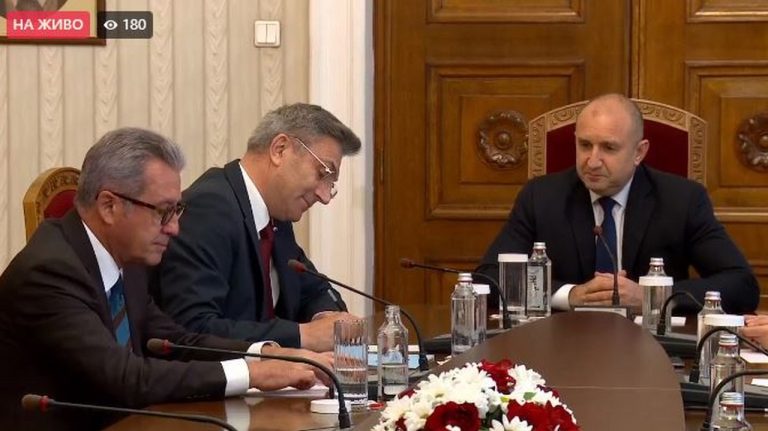 Мустафа Карадайъ на консултации при президента: Въпреки 5 пъти на избори, още не сме научили някои уроци (ВИДЕО)