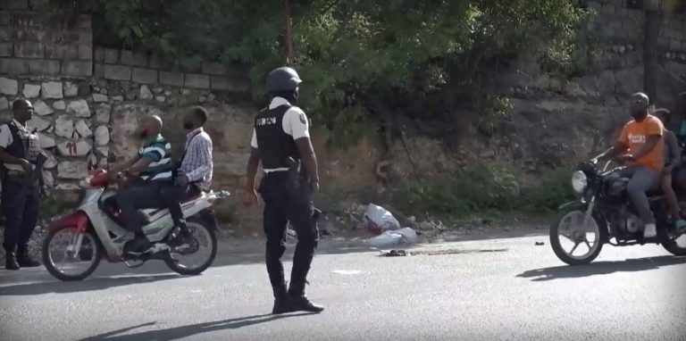 Когато гражданите вземат реда в свои ръце: В Хаити местни жители изгориха публично десетки членове на банди