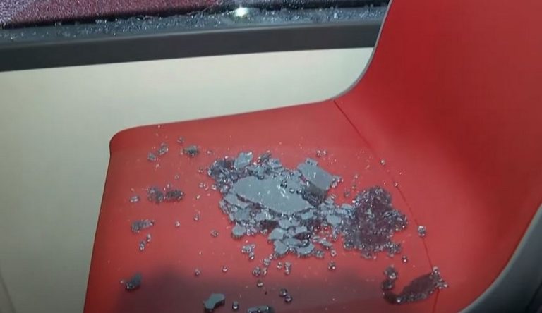 Хванаха мъжа, хвърлил камък по прозорец на автобус: Какво следва? (ВИДЕО)