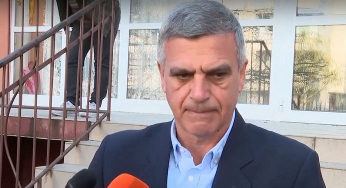 Стефан Янев гласува и се надява партиите да стигнат до диалог (ВИДЕО)