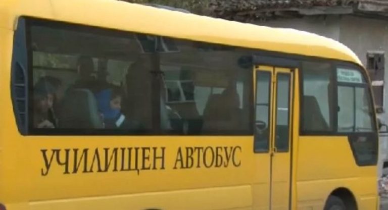 Два дена подред инциденти с училищен автобус: Децата плачат и не искат да ходят на училище