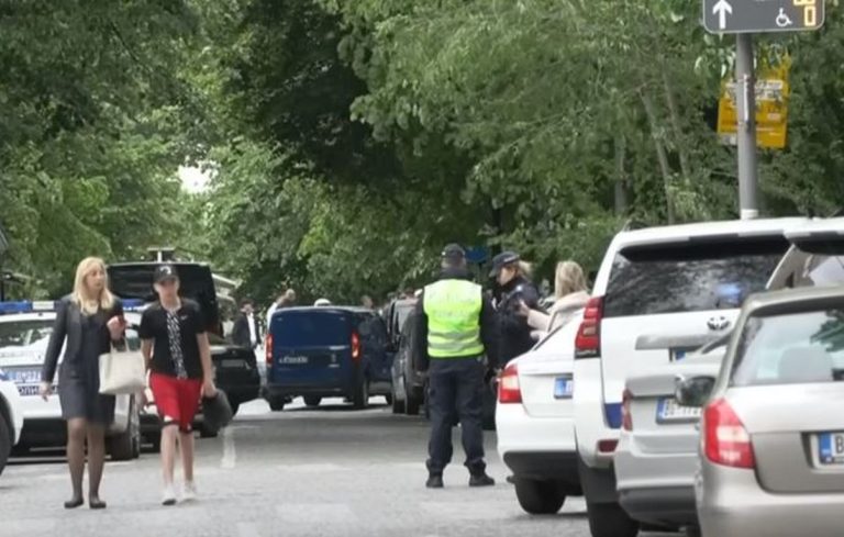 Поредна трагедия в Сърбия: 8 души са убити и 13 ранени от млад мъж, стрелял с автомат „Калашников“ (ВИДЕО)