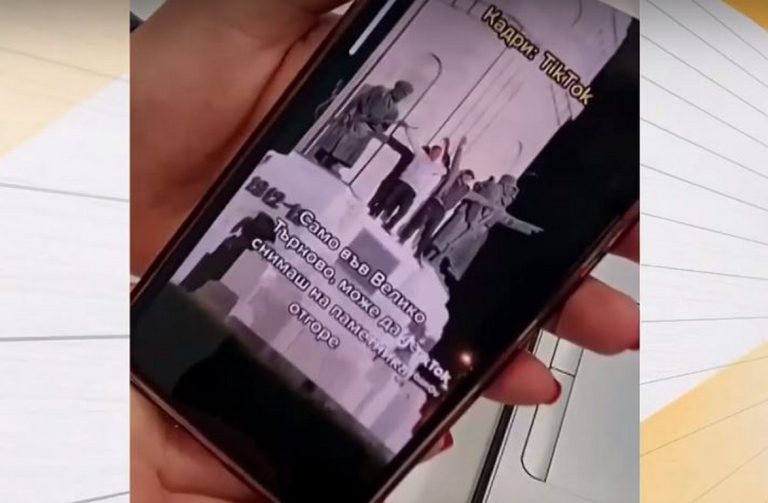 Срам и позор: Двама мъже въртяха луди кючеци пред „Майка България” (ВИДЕО)