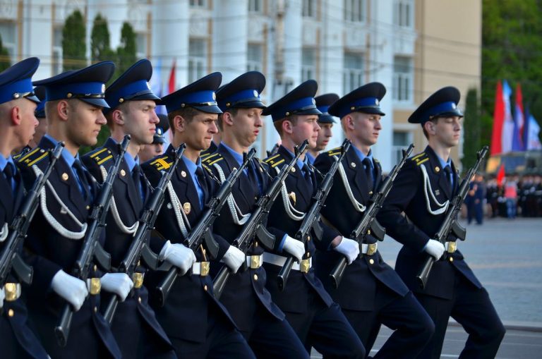 За първи път Русия отбелязва Деня на победата в 20 града по-малко. Въведени са драконови мерки за сигурност
