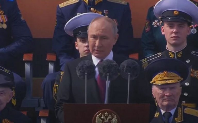 Путин с реч на парада за 9 май: Те забравиха кой разби това световно зло (ВИДЕО+СНИМКИ)