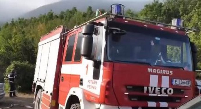 Експлозии попречиха на битката с пожара на гръцката граница