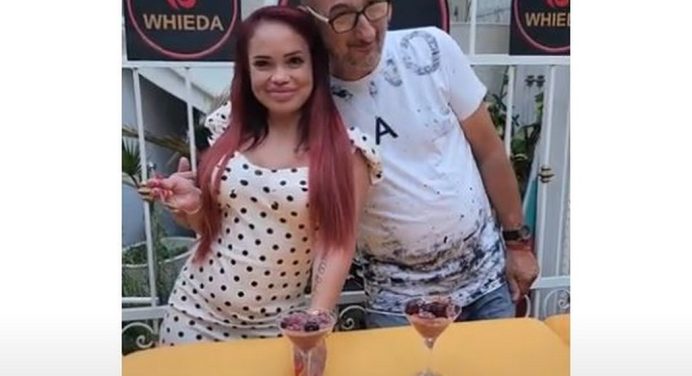 Веган сладкиш от дамски превръзки се представи във Варна: Рецептата на шеф Хъмфри