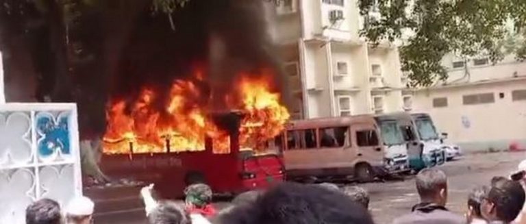 Над 90 убити и стотици ранени: Масови безредици в Бангладеш
