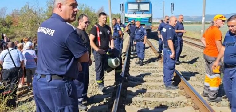 Дерайлирал вагон от влака Бургас-София: Пътници превозени до Пловдив