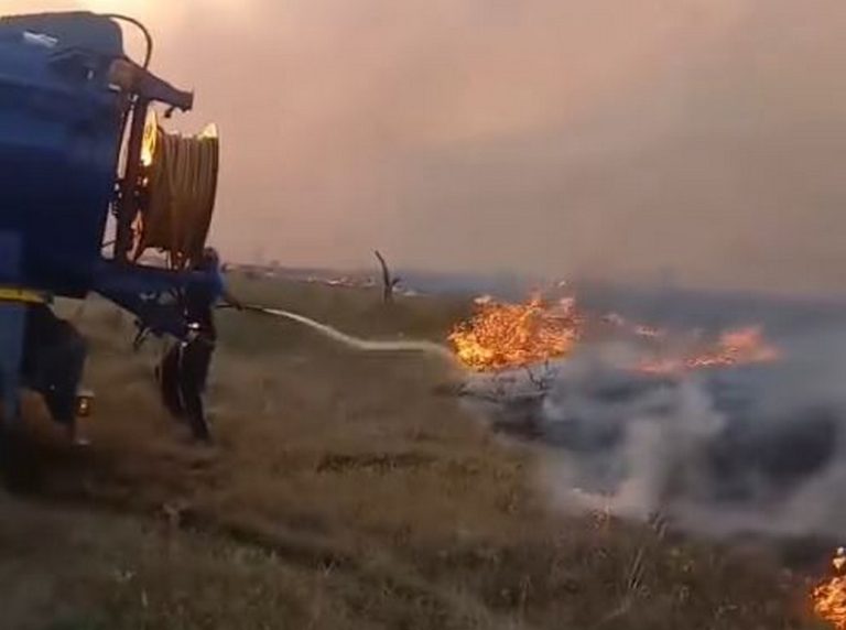 Пожар бушува край Сенокос, търсят се доброволци
