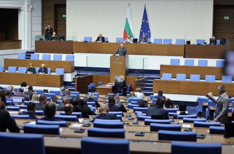 Парламентът се разпусна след час: Кворум липсваше