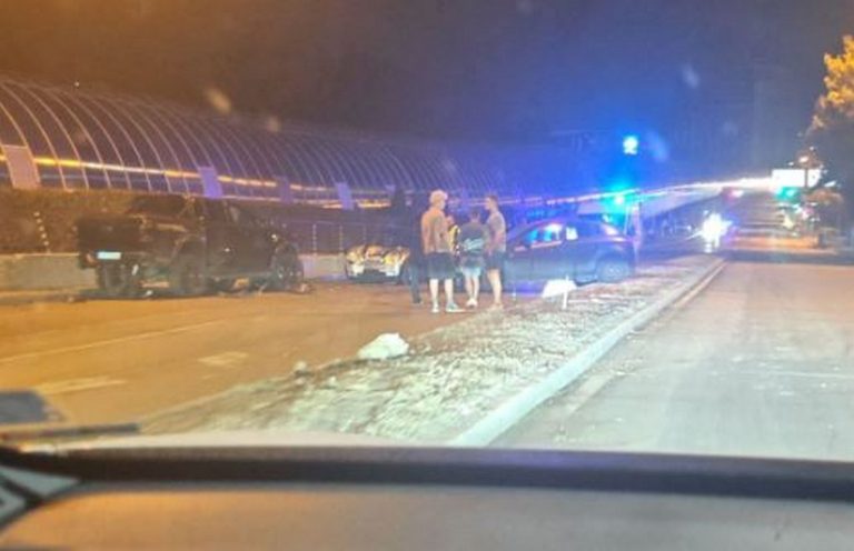 Пикап в насрещното предизвика катастрофа край КАТ