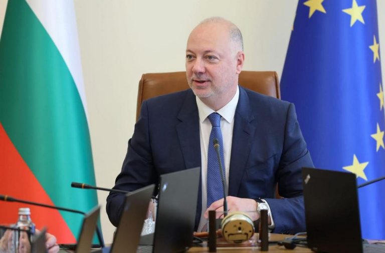 Първият бюджет в евро разделя кабинета и бизнеса: реформите отложени за след избори