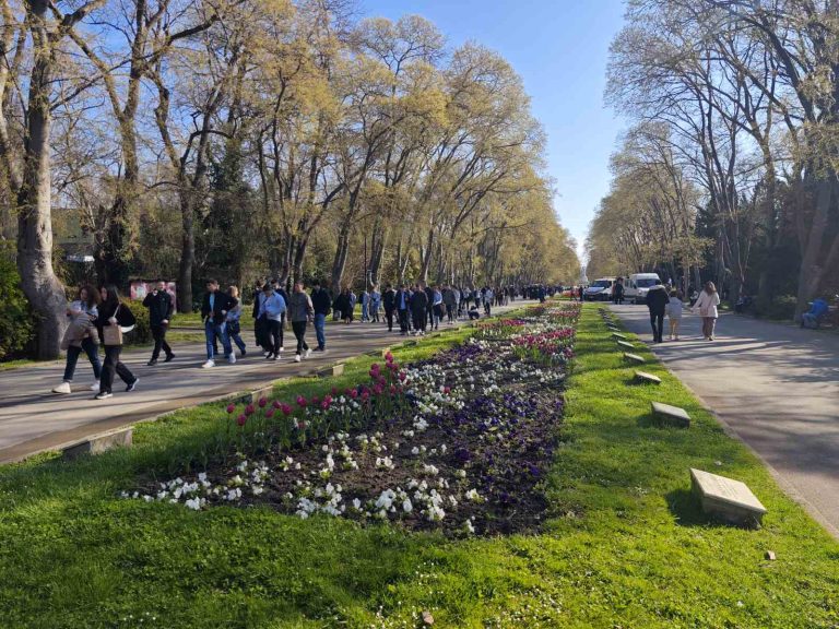 Млади във Варна почетоха 150 години от Априлското въстание