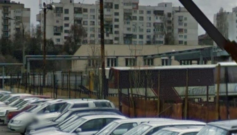 Служител на автотранспорта се барикадира в гараж „Земляне“ в София