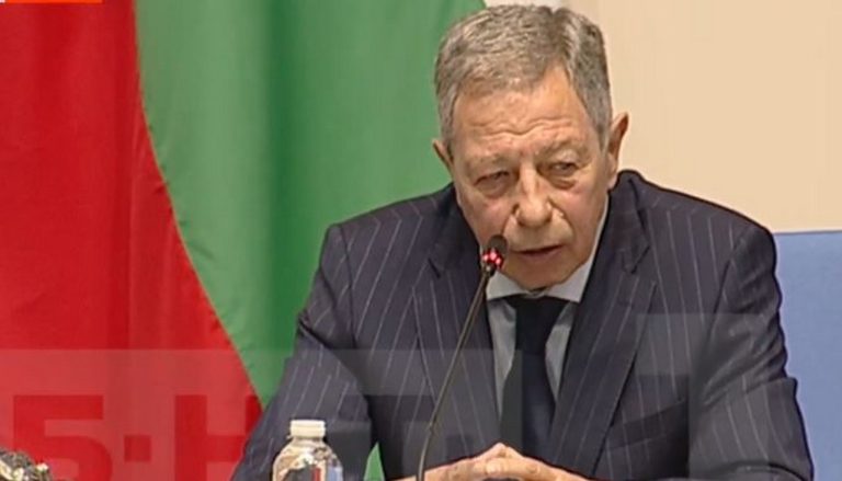 Румен Миланов откри 52-рия парламент като най-възрастен депутат