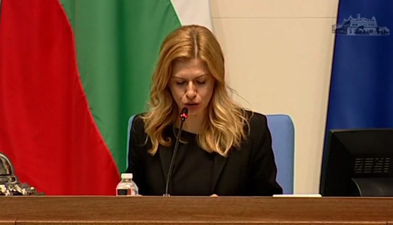 Доцова отрече промени в правилника да ограничават правата на опозицията