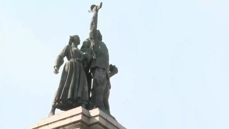 Столична община търси обществено решение за фигурите от Паметника на Съветската армия