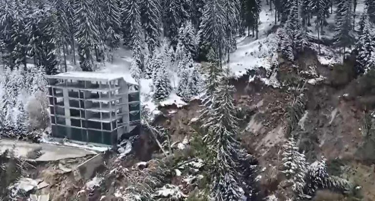Стари водоотводи вероятно са причинили свлачището край Смолян, възстановяването може да отнеме до 2 години