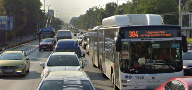 111 000 автомобила напускат София на 1 май, ограничават тежкотоварните автомобили