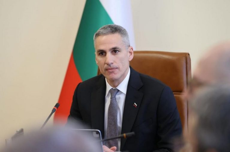 Андрей Гюров: Слизаме от сцената с достойнство