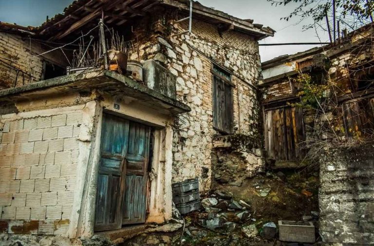 България строи нови жилища, докато милиони остават празни