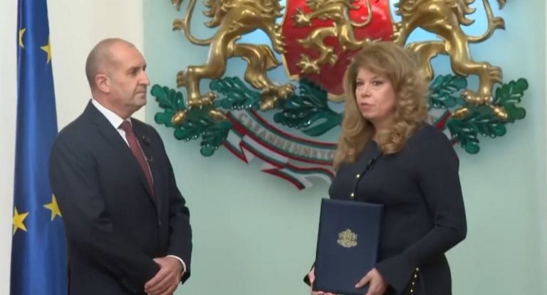 Йотова връчва мандата на Радев