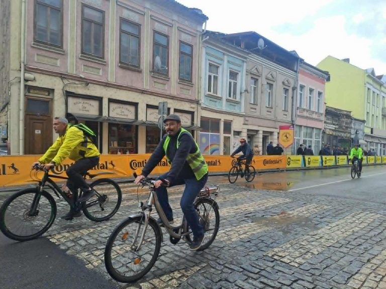 Масово падане на Giro d’Italia край Велико Търново прати седем колоездачи в болница