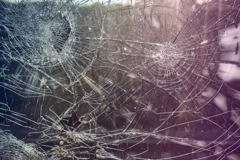 Стреляха по автобус на градския транспорт в Перник