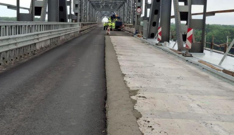 В Дунав мост полагат хидроизолация в 320-метровия ремонтен участък