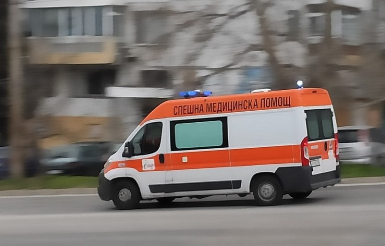 Медицинска сестра пострада тежко при инцидент с линейка край Симитли