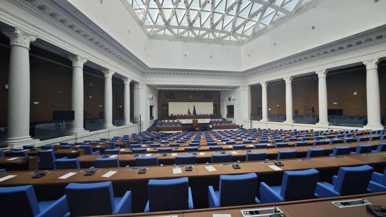 Парламентът одобри промени за ДЦК за граждани и електронна система за търговия