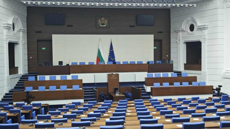 Парламентът увеличи тавана на държавния дълг с до 3,8 млрд. евро