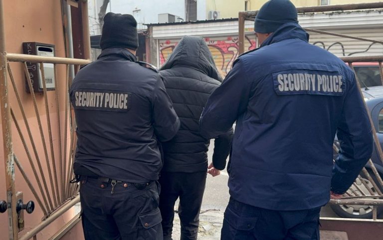 Петима задържани при акция срещу наркоразпространението в Перник