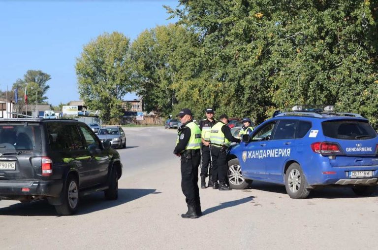 Тяло на младо момче е открито в Ботунец, районът е отцепен от полицията