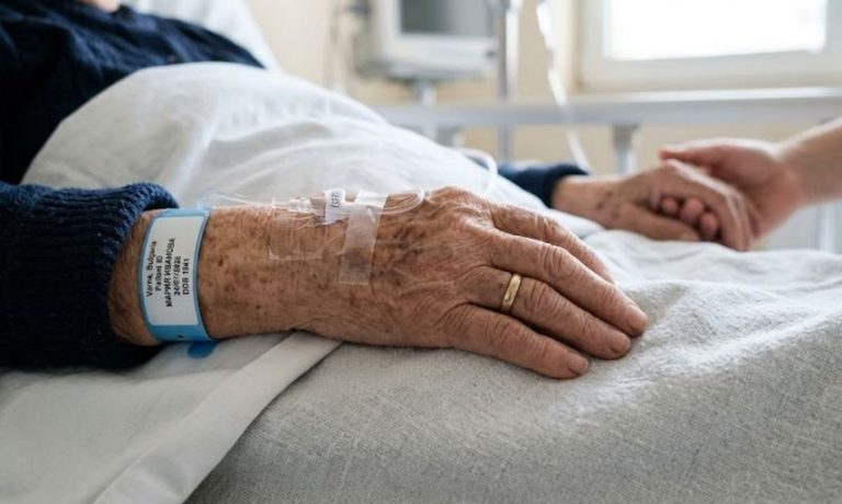 71-годишен шофьор блъсна съпругата си при движение на заден ход в Рила