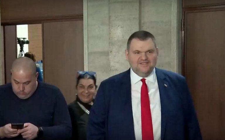 Пеевски поиска извинение от ГДБОП за информацията за полета до Дубай