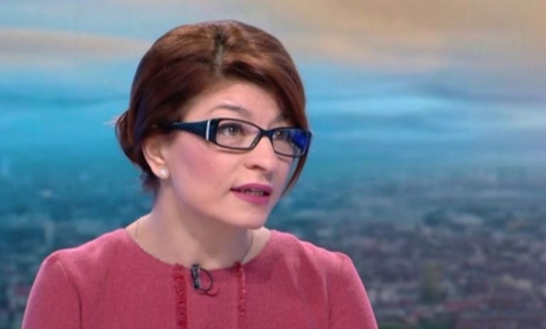 Десислава Атанасова отрече твърденията за общо пътуване с Делян Пеевски