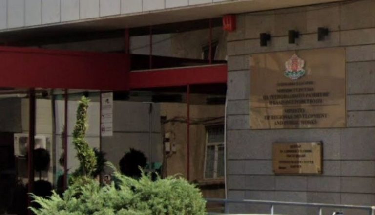 Полицията проверява МРРБ след сигнал за бомба