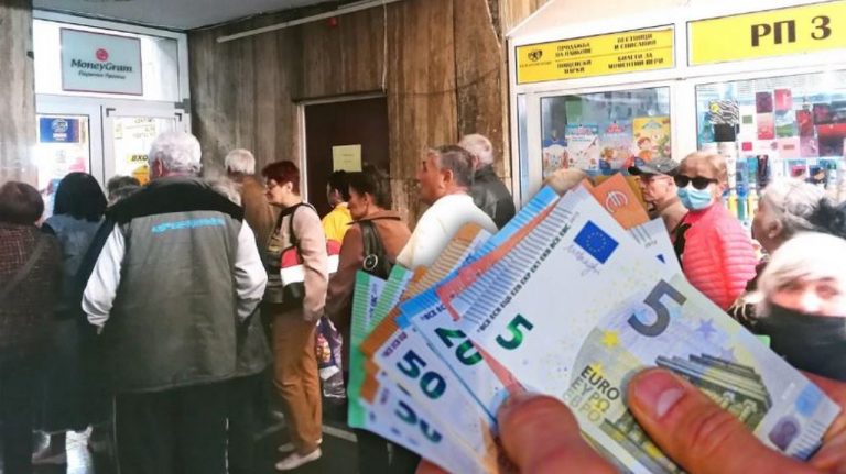Пенсиите се увеличават с 7,8% от днес, парите по сметките са налични за банковите преводи