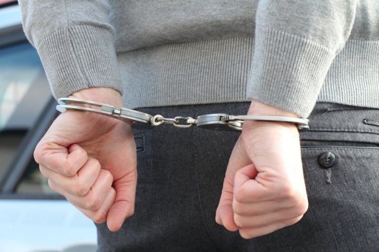 Двама служители на НАП са задържани в Черноморец след подкуп от 300 евро