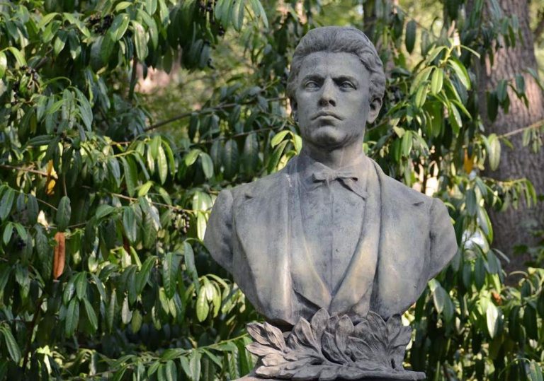 България отбелязва 189 години от рождението на Васил Левски с тържества в Карлово и страната