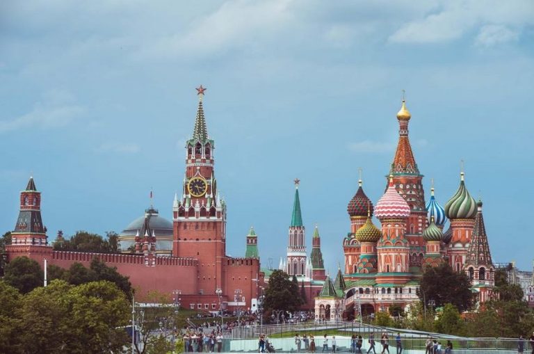 Милиарди напускат руските банкови сметки заради страх от национализация на депозити