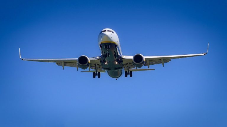 Народното събрание обяви поръчки за 1,45 млн. евро за билети и гориво